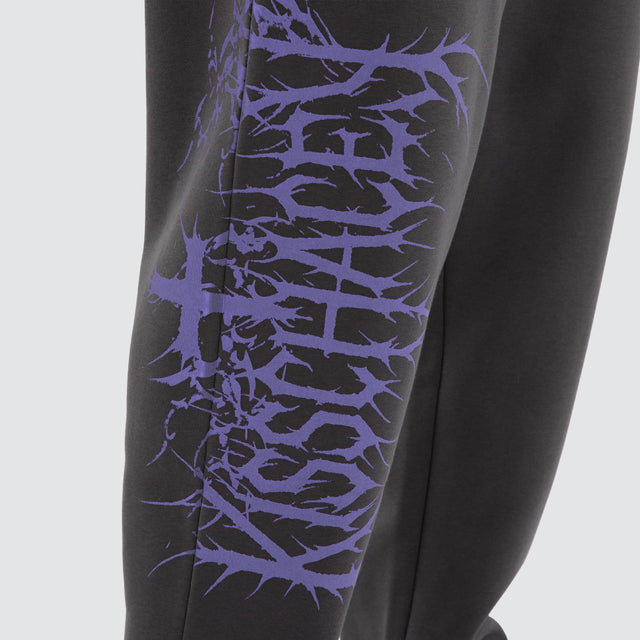 Model wears Subversion Baggy Sweatpant Asphalt Trackpants Grey – image 5