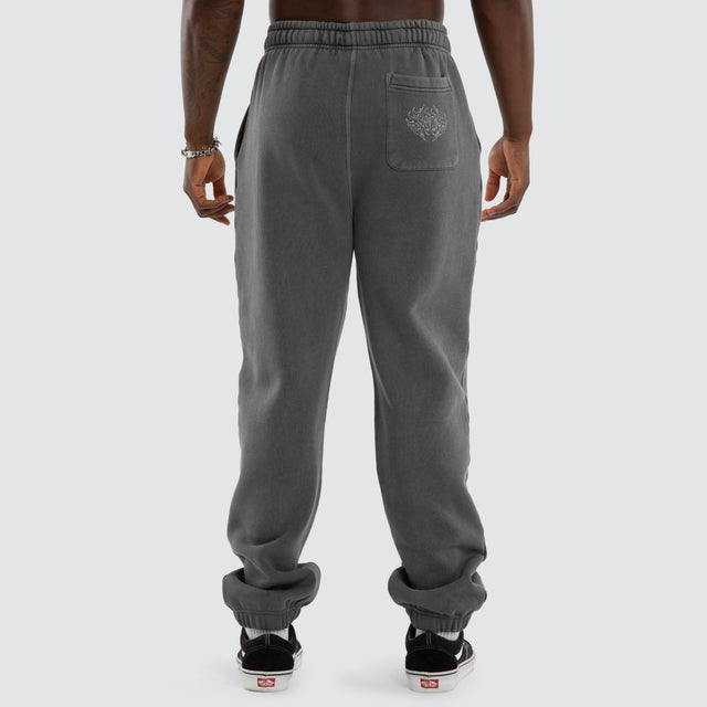 Model wears Sigil Straight Trackpant Pigment Charcoal Trackpants Grey – image 3