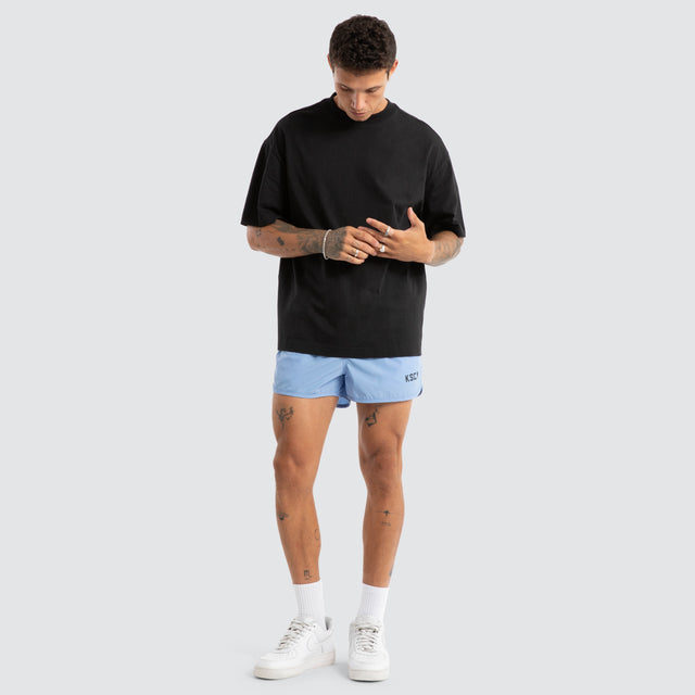 Model wears Darkside Elastic Waist Short Vista Blue Shorts Blue – image 4