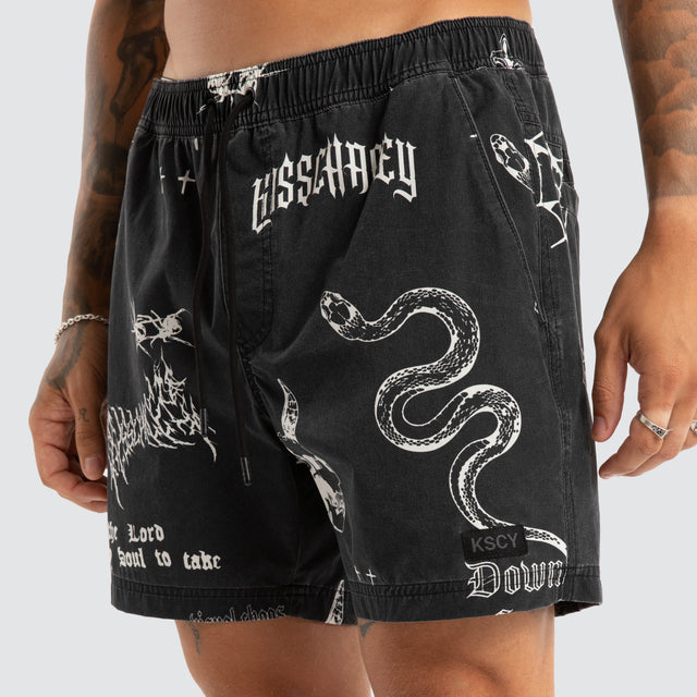 Model wears Download Beach Short Black Print Shorts Black – image 4