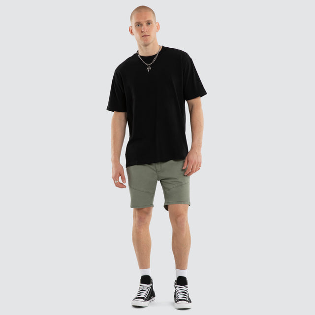 Model wears Wyvern Short Oil Green Shorts Green – image 2