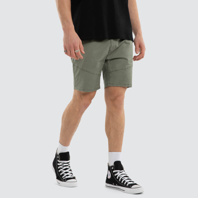 Model wears Wyvern Short Oil Green Shorts Green – image 4