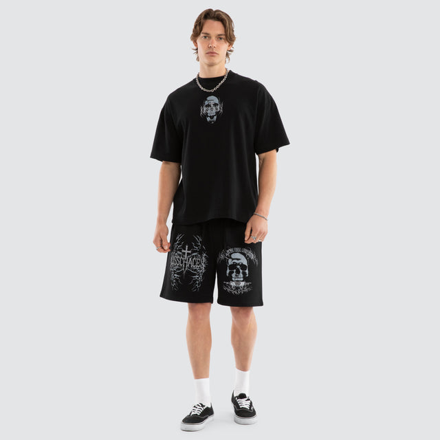 Model wears Hellborn Trackshort Jet Black Trackshorts Black – image 4