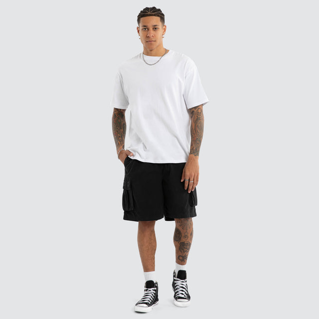 Model wears Mosh Baggy Cargo Short 2.0 Jet Black Shorts Black – image 4