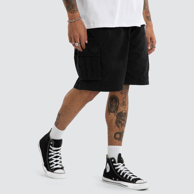 Model wears Mosh Baggy Cargo Short 2.0 Jet Black Shorts Black – image 6