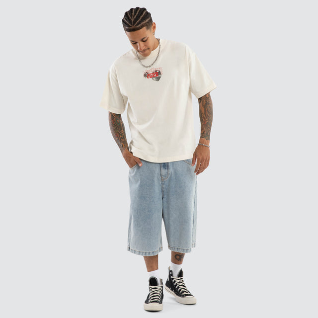 Model wears Untold Dual Curved Tee Tofu T-Shirts Cream – image 1