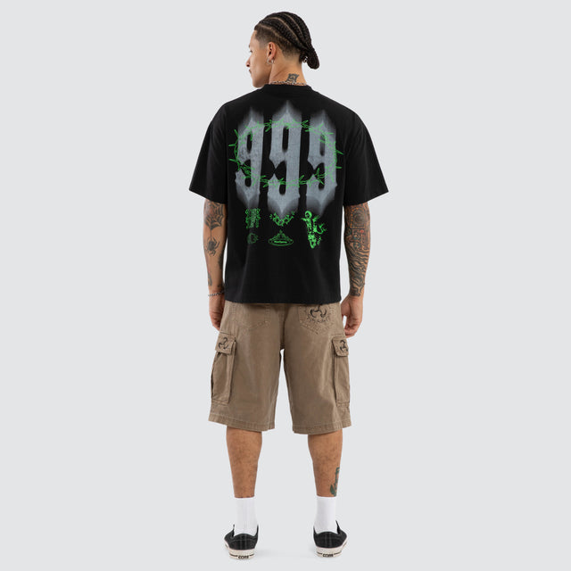 Model wears Sunset Street Tee Anthracite Black T-Shirts Black – image 3