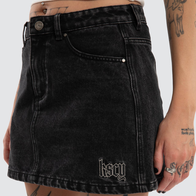 Model wears Thora Denim Skirt Washed Black Skirt Black – image 5