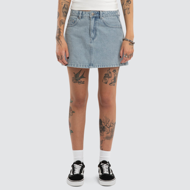 Model wears Ophelia Denim Skirt Washed Blue Skirt Blue – image 4