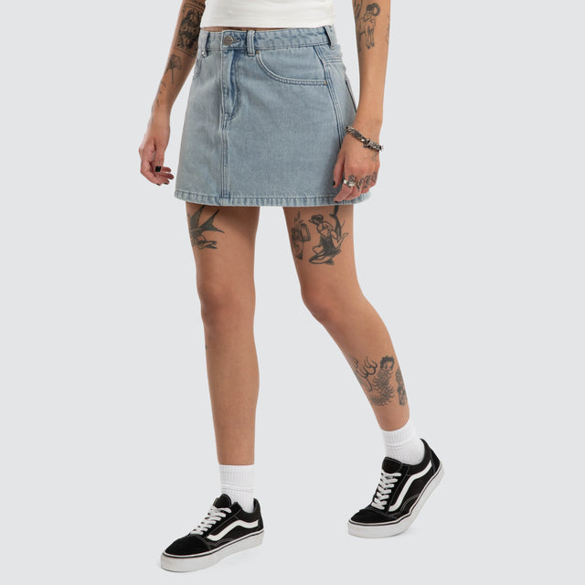 Model wears Ophelia Denim Skirt Washed Blue Skirt Blue – image 1