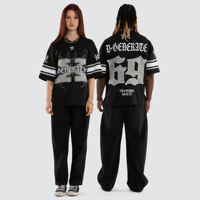 Model wears DX Mesh V-Neck Jersey Jet Black Jerseys Black – image 4