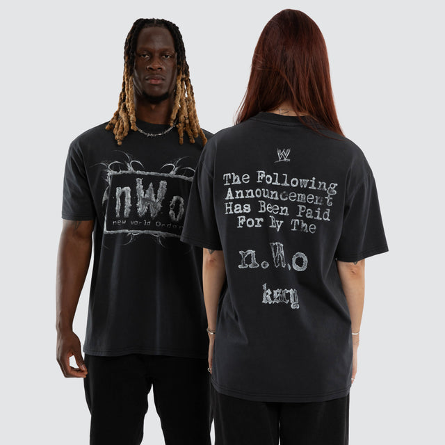 Model wears NWO 4 Life Box Fit Tee Pigment Anthracite Black T-Shirts Black – image 1