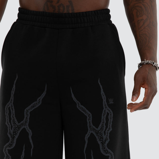 Model wears Rhea Ripley Chaos Razor Trackpant Anthracite Black Trackpants Black – image 6