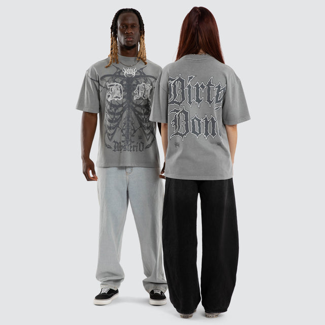 Model wears Dom Mysterio Street Tee Pigment Ultimate Grey T-Shirts Grey – image 5