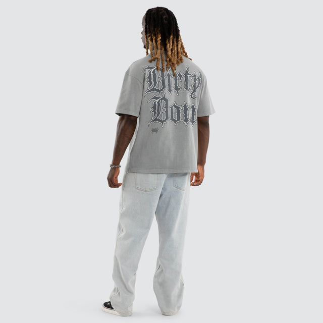 Model wears Dom Mysterio Street Tee Pigment Ultimate Grey T-Shirts Grey – image 7