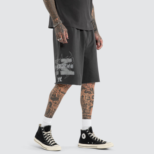 Model wears D-Generation X LB Trackshort Pigment Black Trackshorts Black – image 4