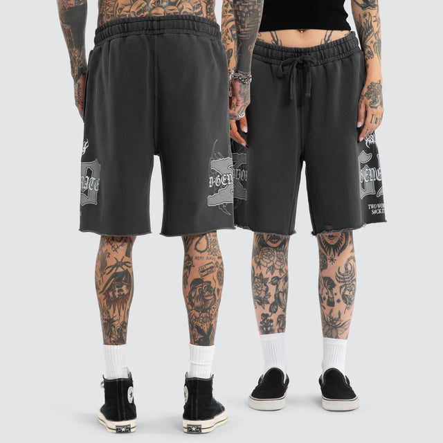 Model wears D-Generation X LB Trackshort Pigment Black Trackshorts Black – image 1