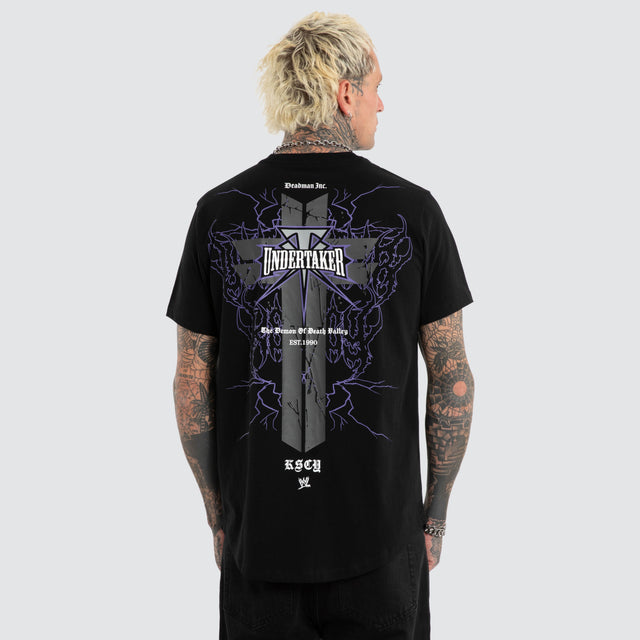 Model wears Undertaker Dual Curve Tee Jet Black T-Shirts Black – image 1