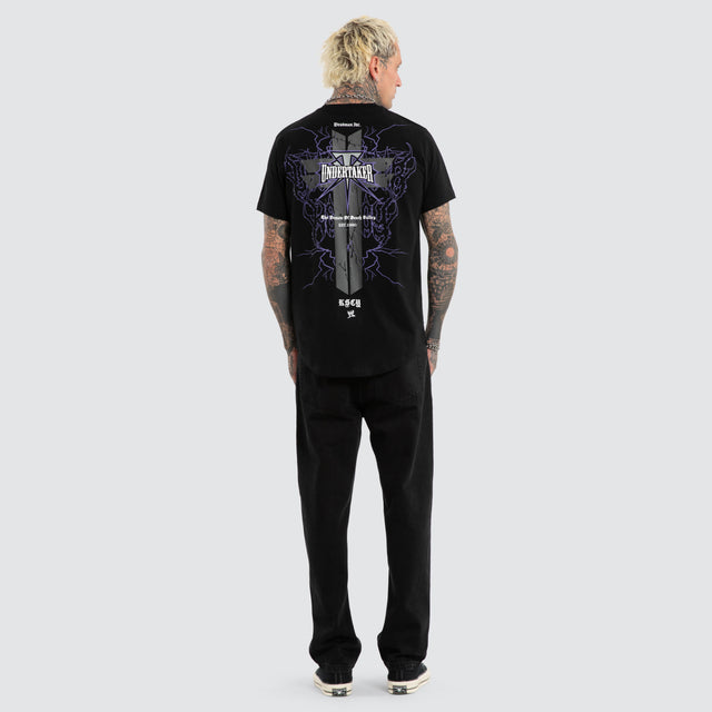 Model wears Undertaker Dual Curve Tee Jet Black T-Shirts Black – image 5
