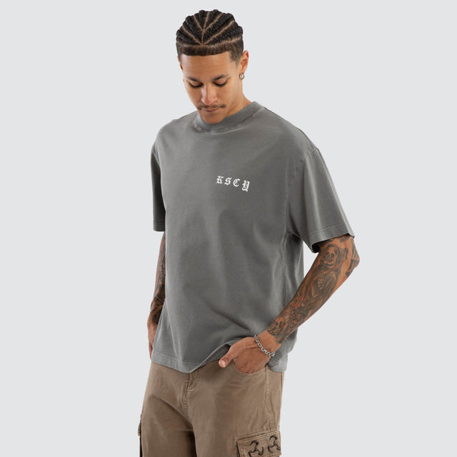 Model wears Marked Street Tee Pigment Frost Grey T-Shirts Grey – image 2