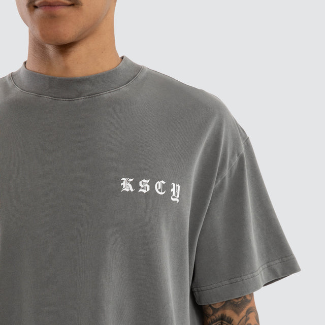 Model wears Marked Street Tee Pigment Frost Grey T-Shirts Grey – image 3