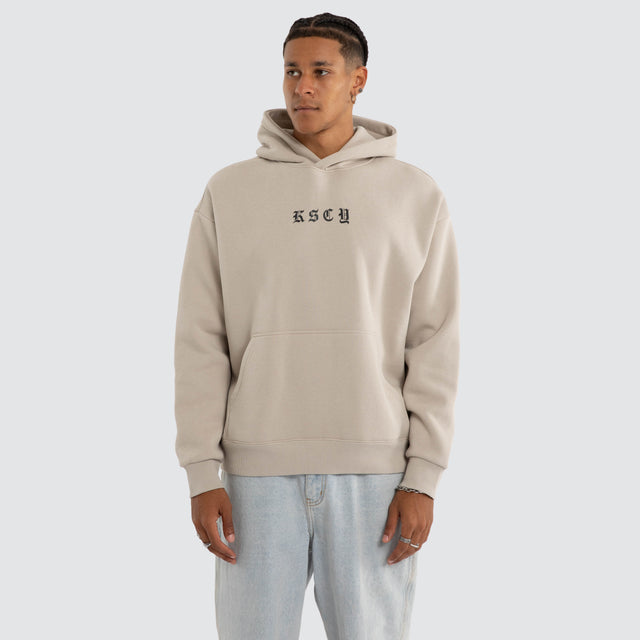 Model wears Marked Oversize Hoodie Dove Hoodies Grey – image 1