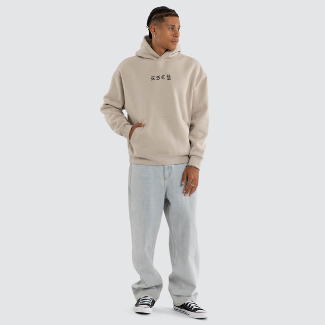 Model wears Marked Oversize Hoodie Dove Hoodies Grey – image 5