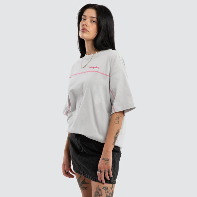 Model wears Contrast Raptor Tee Light Grey T-Shirts Grey – image 9