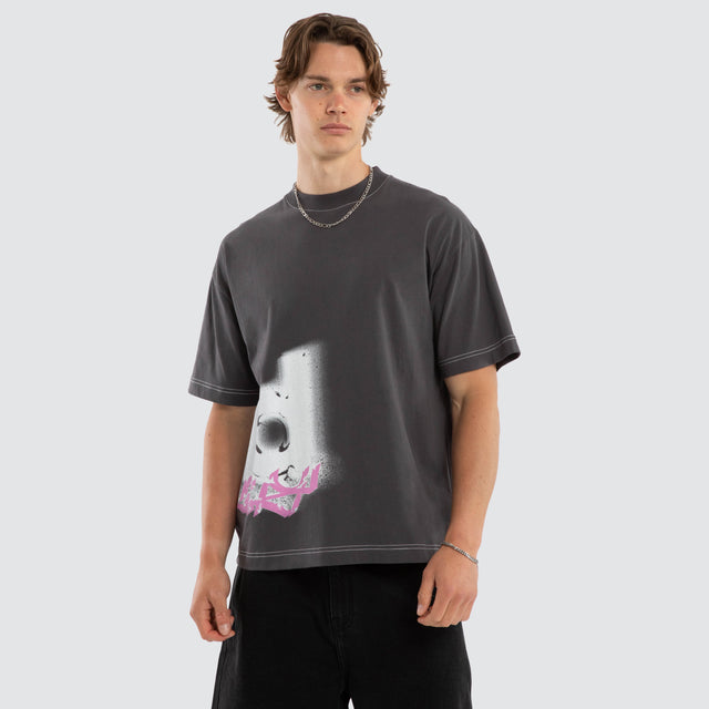 Model wears Spray Path Street Tee Asphalt T-Shirts Grey – image 1