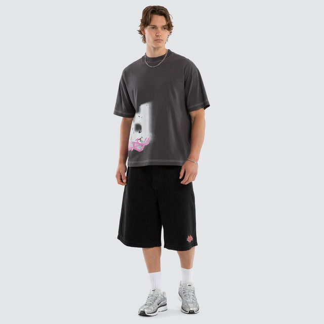 Model wears Spray Path Street Tee Asphalt T-Shirts Grey – image 6