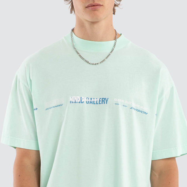 Model wears Studio Mint Tee Mint T-Shirts Green – image 6