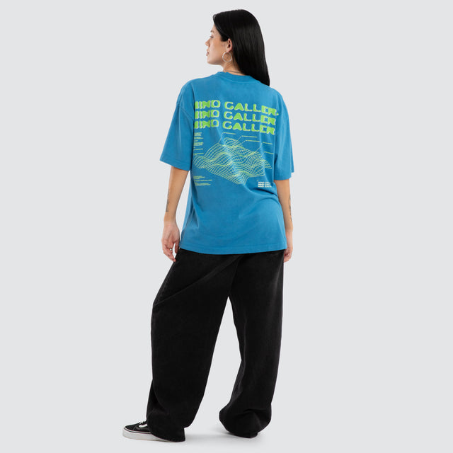 Model wears Gallery Drop Street Tee Bold Blue T-Shirts Blue – image 8