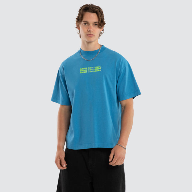 Model wears Gallery Drop Street Tee Bold Blue T-Shirts Blue – image 1