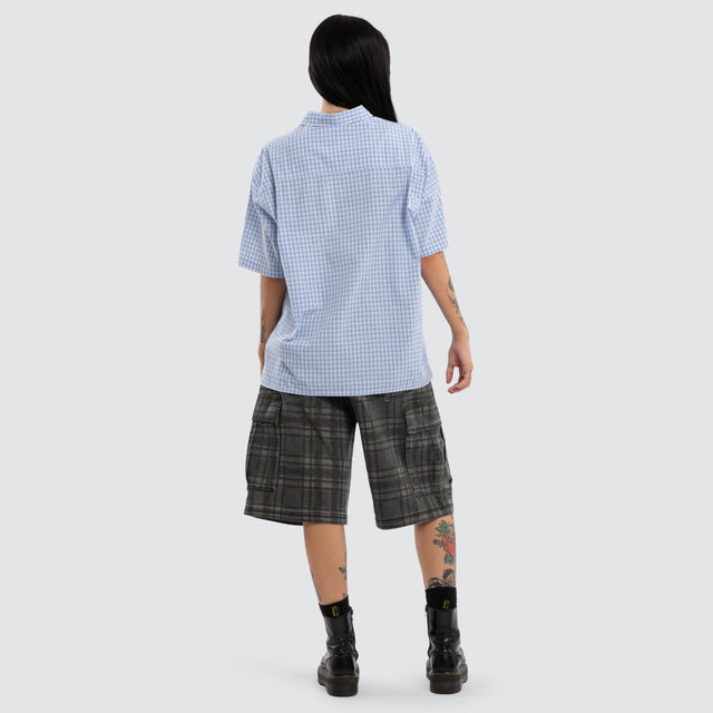 Model wears Gridline SS Button Shirt Blue Check Shirts Blue – image 5