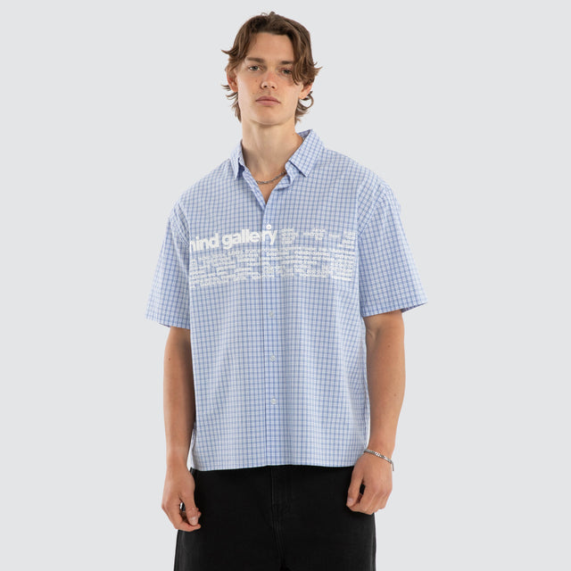 Model wears Gridline SS Button Shirt Blue Check Shirts Blue – image 1
