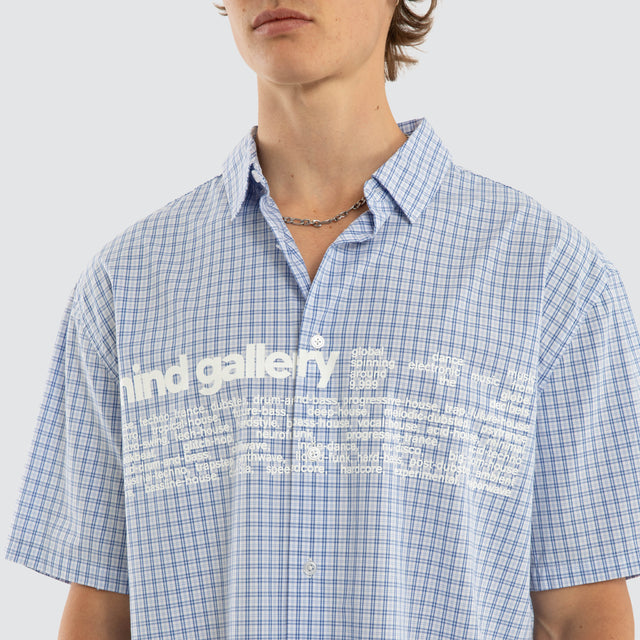 Model wears Gridline SS Button Shirt Blue Check Shirts Blue – image 7