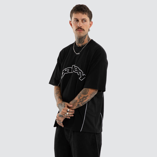 Model wears Abyss Raptor Tee Jet Black T-Shirts Black – image 3