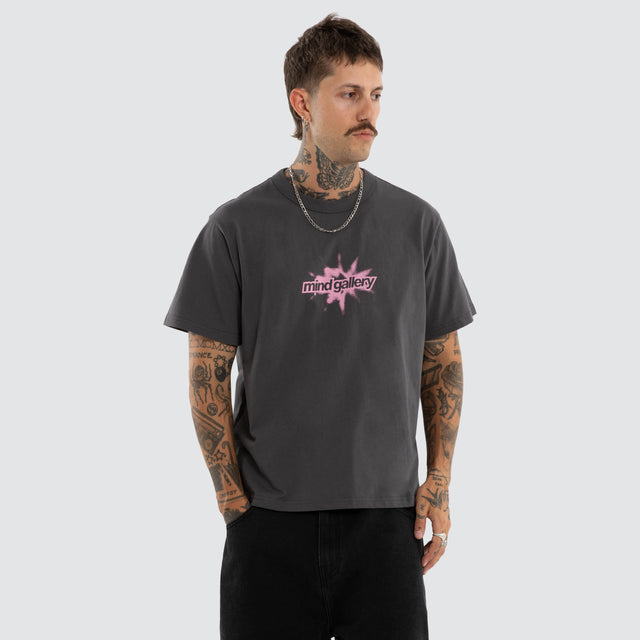 Model wears Popbloom Rocker Tee Asphalt T-Shirts Grey – image 1