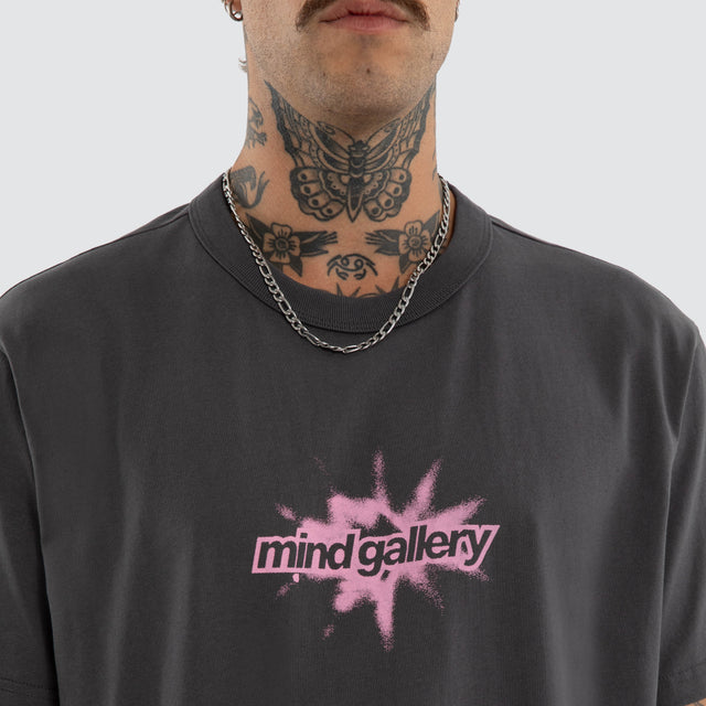 Model wears Popbloom Rocker Tee Asphalt T-Shirts Grey – image 4