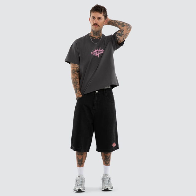 Model wears Popbloom Rocker Tee Asphalt T-Shirts Grey – image 5