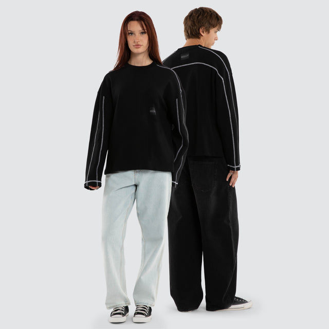 Model wears Night Loopback Panel LS Tee Jet Black Longsleeve T-Shirts Black – image 5