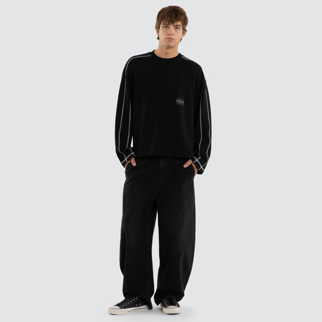 Model wears Night Loopback Panel LS Tee Jet Black Longsleeve T-Shirts Black – image 2