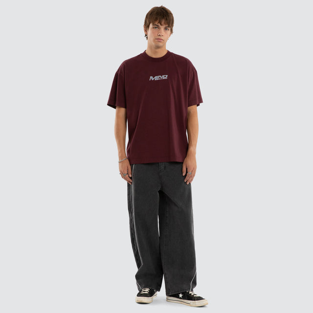 Model wears Arbutus Raptor Tee Wine Tasting T-Shirts Purple – image 2