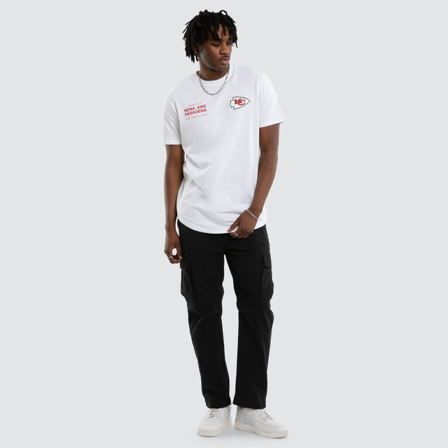 Model wears Kansas City Chiefs NFL Vertical Tee Optical White T-Shirts White – image 2