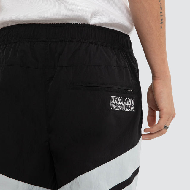 Model wears Las Vegas Raiders NFL Racing Pant Jet Black/Silver Pants Black – image 4