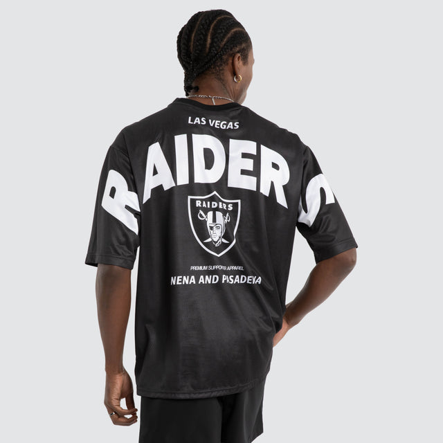 Model wears Las Vegas Raiders NFL Bridge Tee Jet Black Nena and Pasadena NFL Black – image 2
