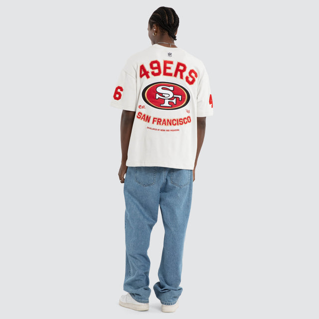 Model wears San Fransisco 49ers NFL Founded Loopback Tee Glacier Grey Nena and Pasadena NFL Grey – image 8