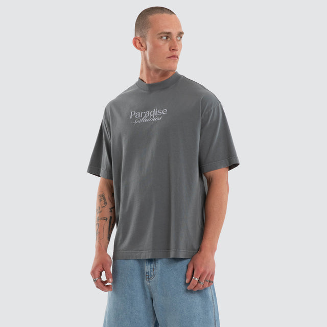 Model wears Merch Street Tee Pigment Dark Slate T-Shirts Grey – image 4