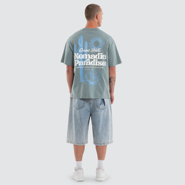 Model wears Desert Street Tee Stormy Sea T-Shirts Grey – image 3