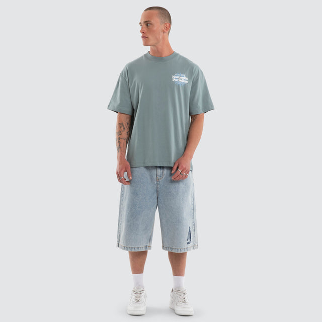 Model wears Desert Street Tee Stormy Sea T-Shirts Grey – image 2